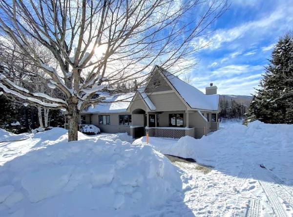 F7 Comfortable golf course townhouse within walking distance of Mount Washington Hotel