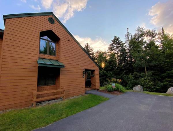 W2 Mount Washington Place Townhome for winter seasonal 1 minute to ski slopes reliable WiFi