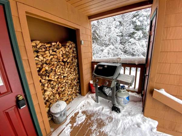 W2 Mount Washington Place Townhome for winter seasonal 1 minute to ski slopes reliable WiFi