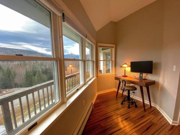 Workspace - E7 Sunny Bretton Woods private home next to the slopes of Bretton Woods Hot Tub Wifi