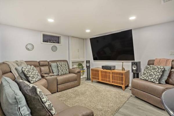 Saddle Brook Studio with Patio Modern Interior