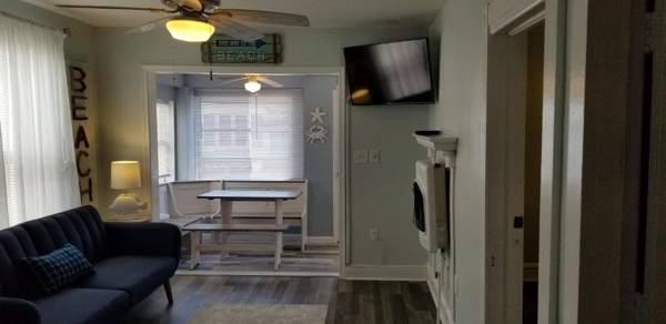 1st floor cottage! One Block to Beach Convention Center and Wildwood Crest!