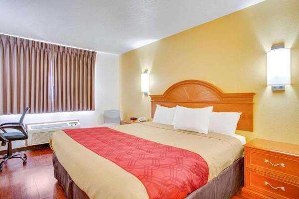 Econo Lodge Inn & Suites