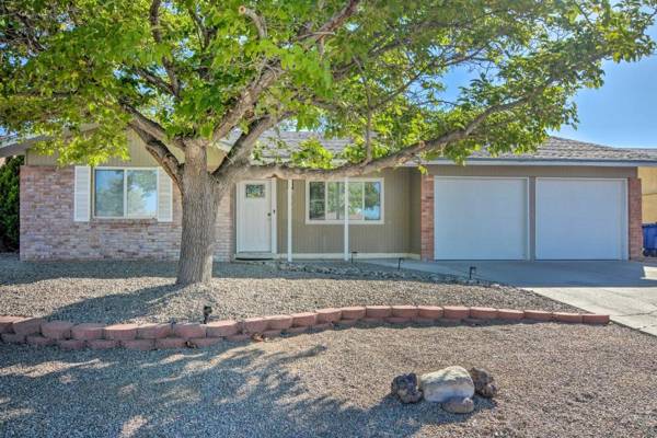 Charming ABQ Getaway about 12 Miles to Old Town!