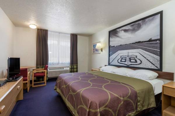 Super 8 by Wyndham Bernalillo