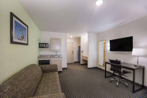 Workspace - Quality Inn & Suites