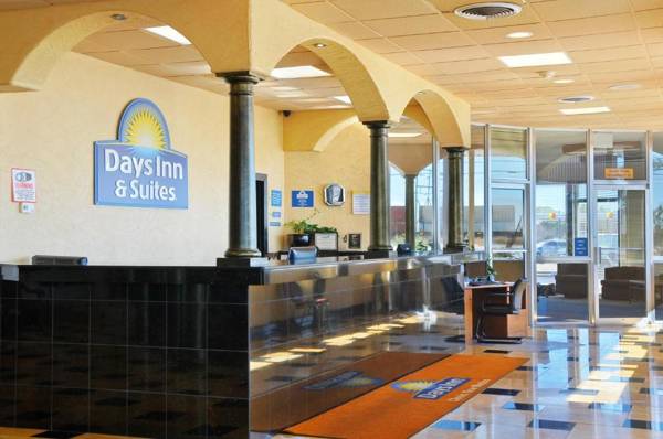 Days Inn & Suites by Wyndham Clovis