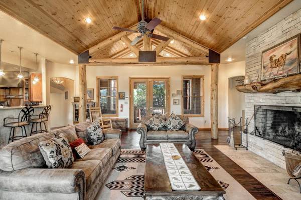 Blue Lake Lodge 7 Bedrooms Sleeps 18 Pet Friendly Hot Tub Views