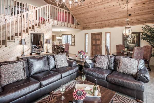 Sierra's Grace 3 Bedrooms Sleeps 8 Shuffleboard View Hot Tub