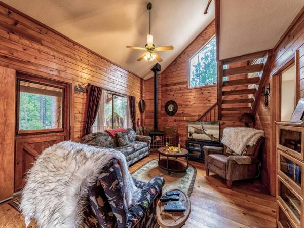 Moose Manor 3 Bedrooms Sleeps 8 Wood Stove Gas Grill WiFi