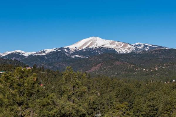 CenterView 2 Bedrooms Sleeps 6 Hot Tub Gas Fireplace Large TV