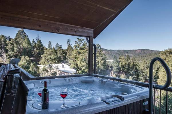 CenterView 2 Bedrooms Sleeps 6 Hot Tub Gas Fireplace Large TV