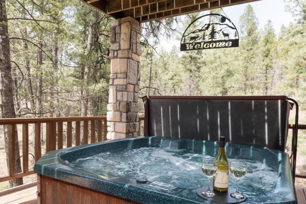 Cedar Creek Retreat 4 Bedrooms Sleeps 10 WiFi Hot Tub Gas Grill