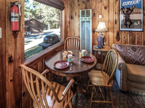 Apache Village 6 King Studio with Sleeper Sofa Sleeps 3