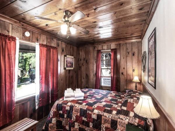 Apache Village Cabinette 11 Queen Bed Midtown Sleeps 2