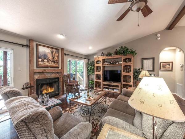 Wilbank's West 3 Bedrooms Fireplace WiFi HDTV Sleeps 8