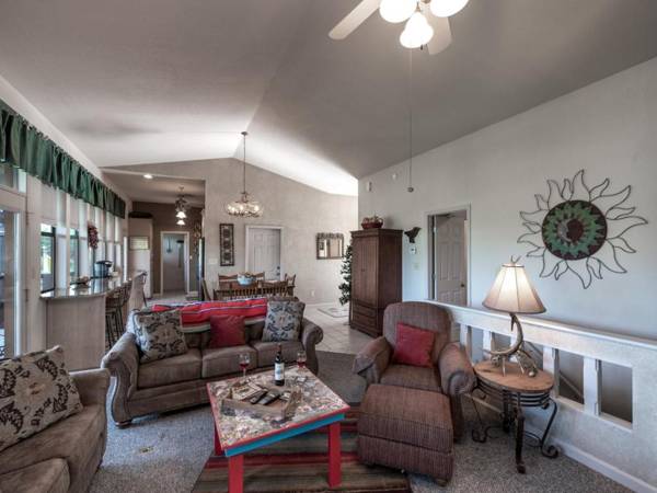 Robins Nest Pet Friendly 3 Bedrooms Fireplace Hot Tub Game Room Sleeps 8