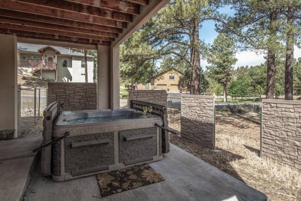 Mountain Soiree 4 Bedrooms Fireplace Hot Tub Covered Deck Sleeps 8