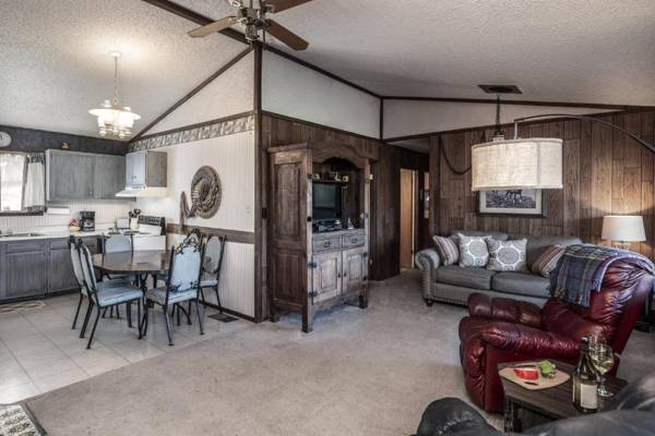 McCarthy House 3 Bedroom Deck Views Sleeps 6 WiFi