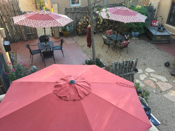 Casa de Tres Lunas/House of Three Moons