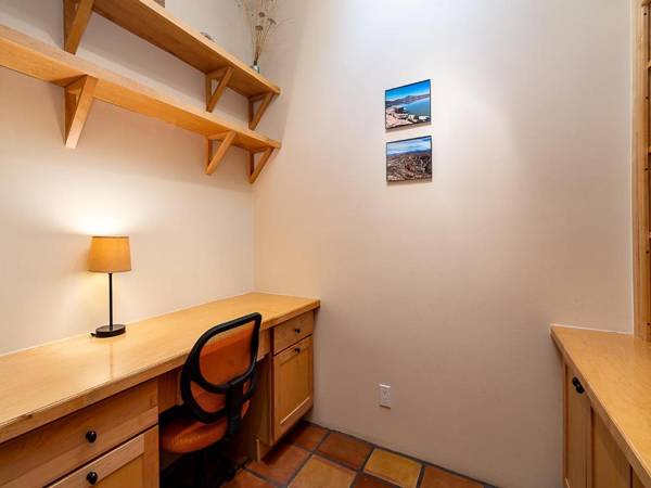 Workspace - Eastside Enchantment 2 Bedrooms Sleeps 6 Kiva Fireplaces Patio with Views WiFi