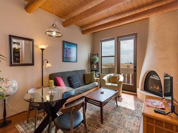 Cactus Flower 1 BR Heated Pool Hot Tub Sleeps 4