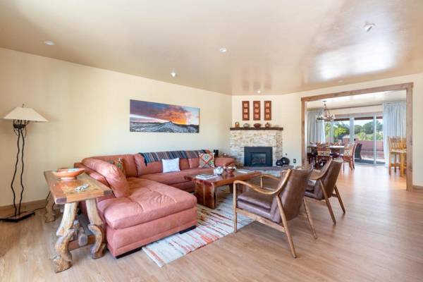 Casa Zia 3 Bedroom Fireplace Grill Patio Wi-Fi Sleeps 6