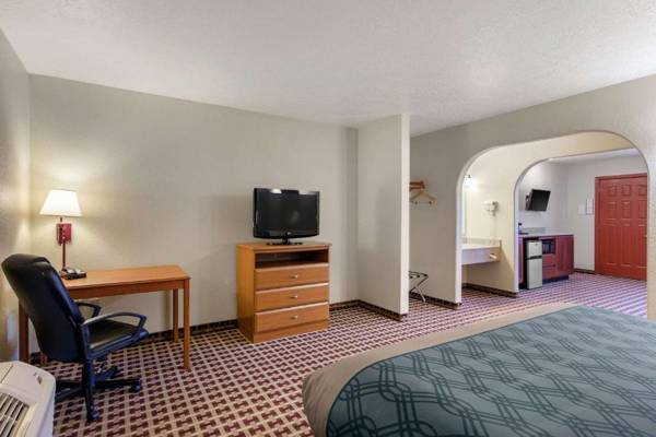 Econolodge Inn & Suites