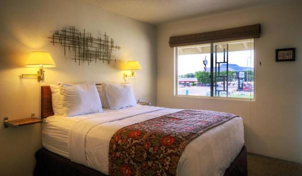 Roadrunner Lodge Motel