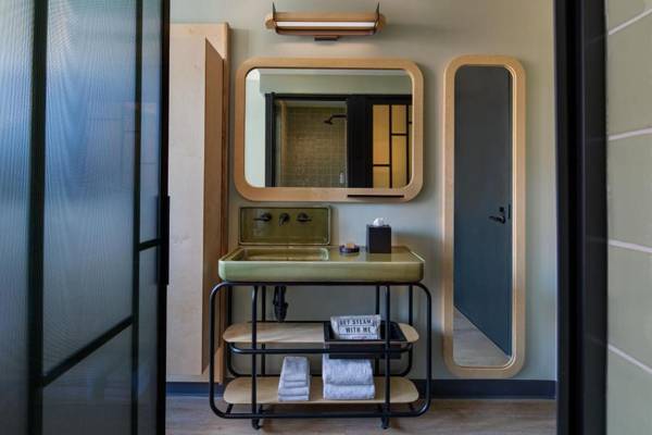 Moxy Brooklyn Williamsburg