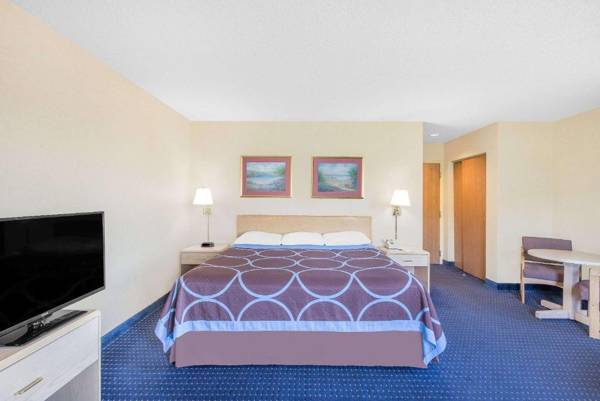 Super 8 by Wyndham Canandaigua