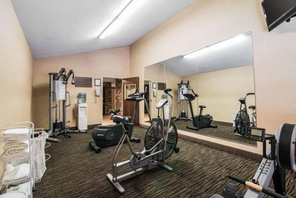 Clarion Inn & Suites - University Area