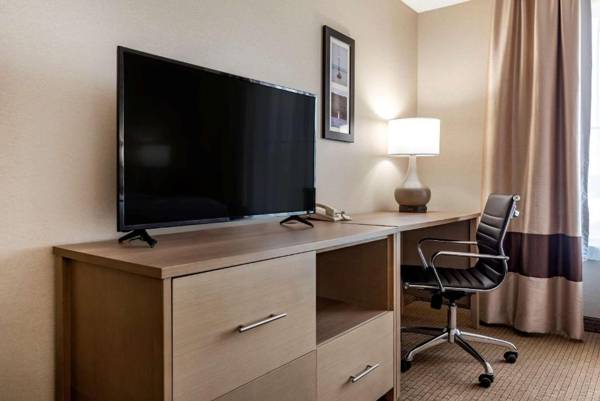 Workspace - Comfort Inn & Suites Farmington - Victor