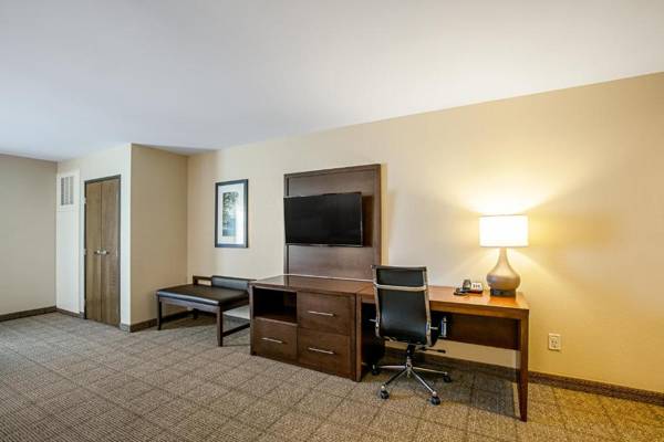 Comfort Suites Fishkill near Interstate 84