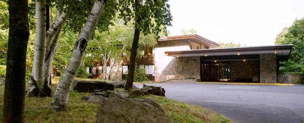 Overlook Lodge and Stone Cottages at Bear Mountain