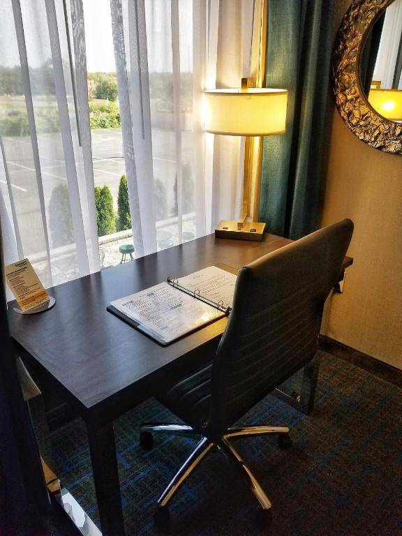 Workspace - Holiday Inn & Suites Syracuse Airport - Liverpool an IHG Hotel