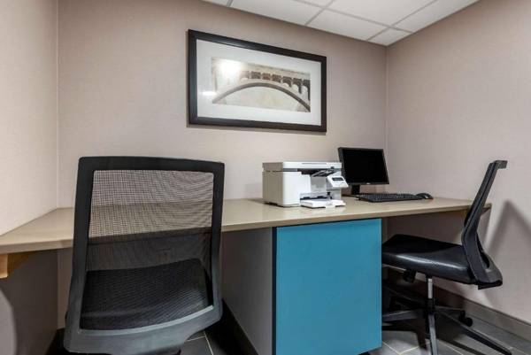 Workspace - Comfort Inn & Suites Syracuse North