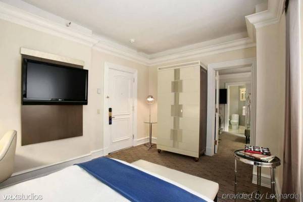 CARLTON HOTEL AUTOGRAPH COLLECTION