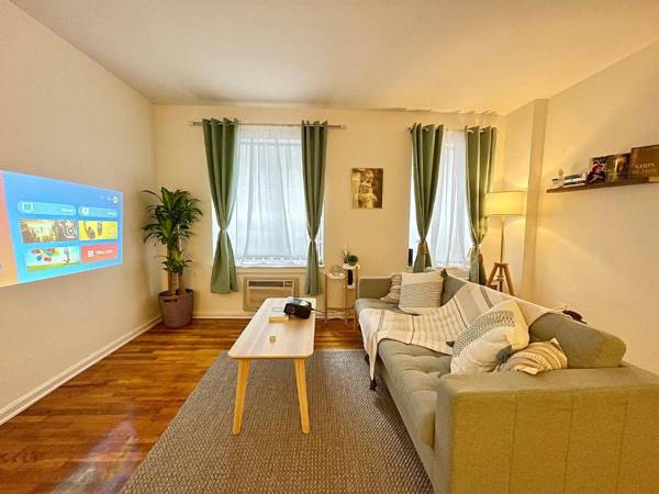 Cozy Entire Apartment Close to Central Park