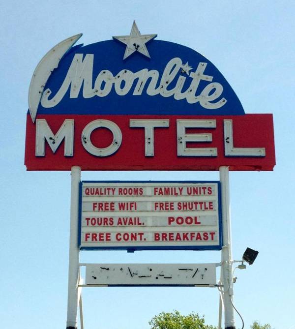 Moonlite Motel