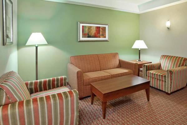 Holiday Inn Express & Suites Niagara Falls an IHG Hotel