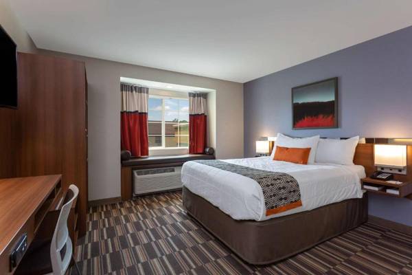 Workspace - Microtel Inn & Suites by Wyndham Niagara Falls