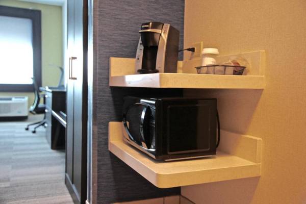 Holiday Inn Express & Suites Oswego an IHG Hotel