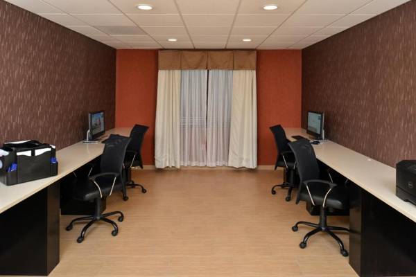 Workspace - Holiday Inn Express & Suites Peekskill-Lower Hudson Valley an IHG Hotel