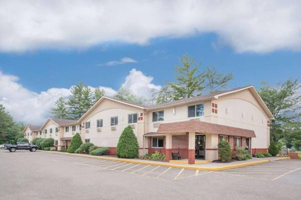 Super 8 by Wyndham Queensbury Glens Falls