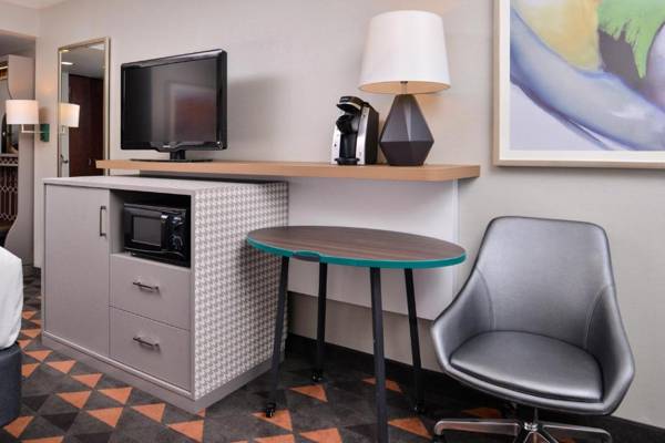 Workspace - Holiday Inn Hotel & Suites Rochester - Marketplace an IHG Hotel