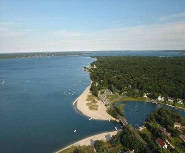 Private Waterfront home Dock Kayak walk to Southold near Greenp