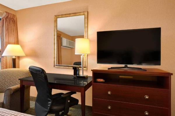 Workspace - Days Inn by Wyndham Utica