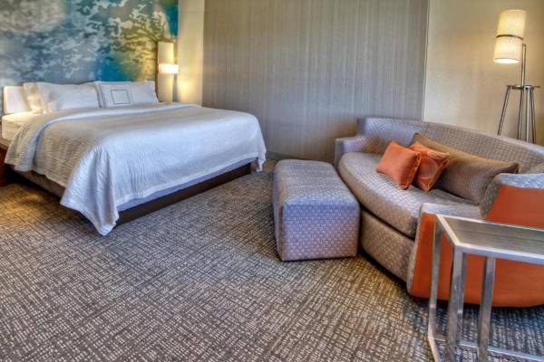 Courtyard by Marriott Westbury Long Island