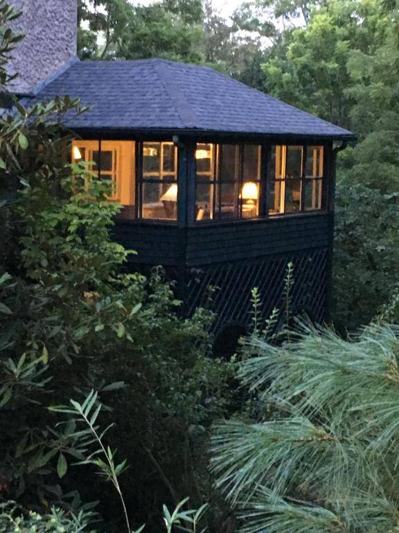 Pinecrest Bed & Breakfast
